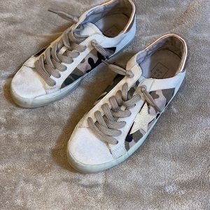 Tan and camo Star sneakers by ShuShop